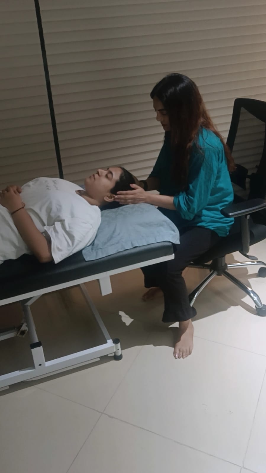 A hypnotherapy session in progress with Vibha Jain